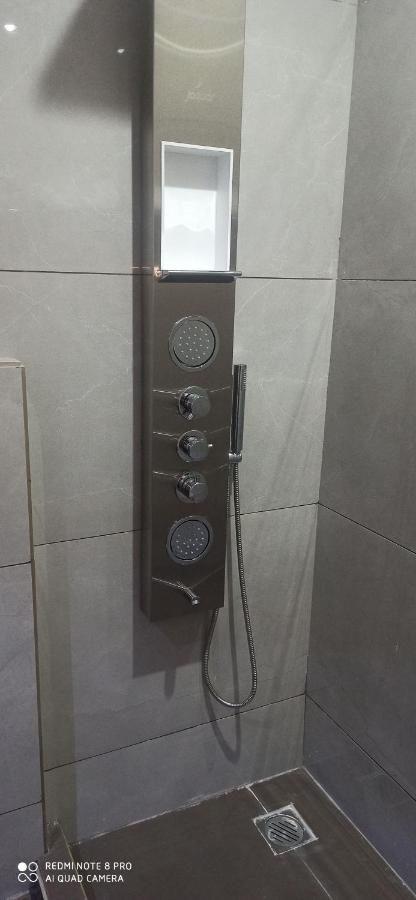 ホテル サンジョグ インターナショナル アムリトサル エクステリア 写真